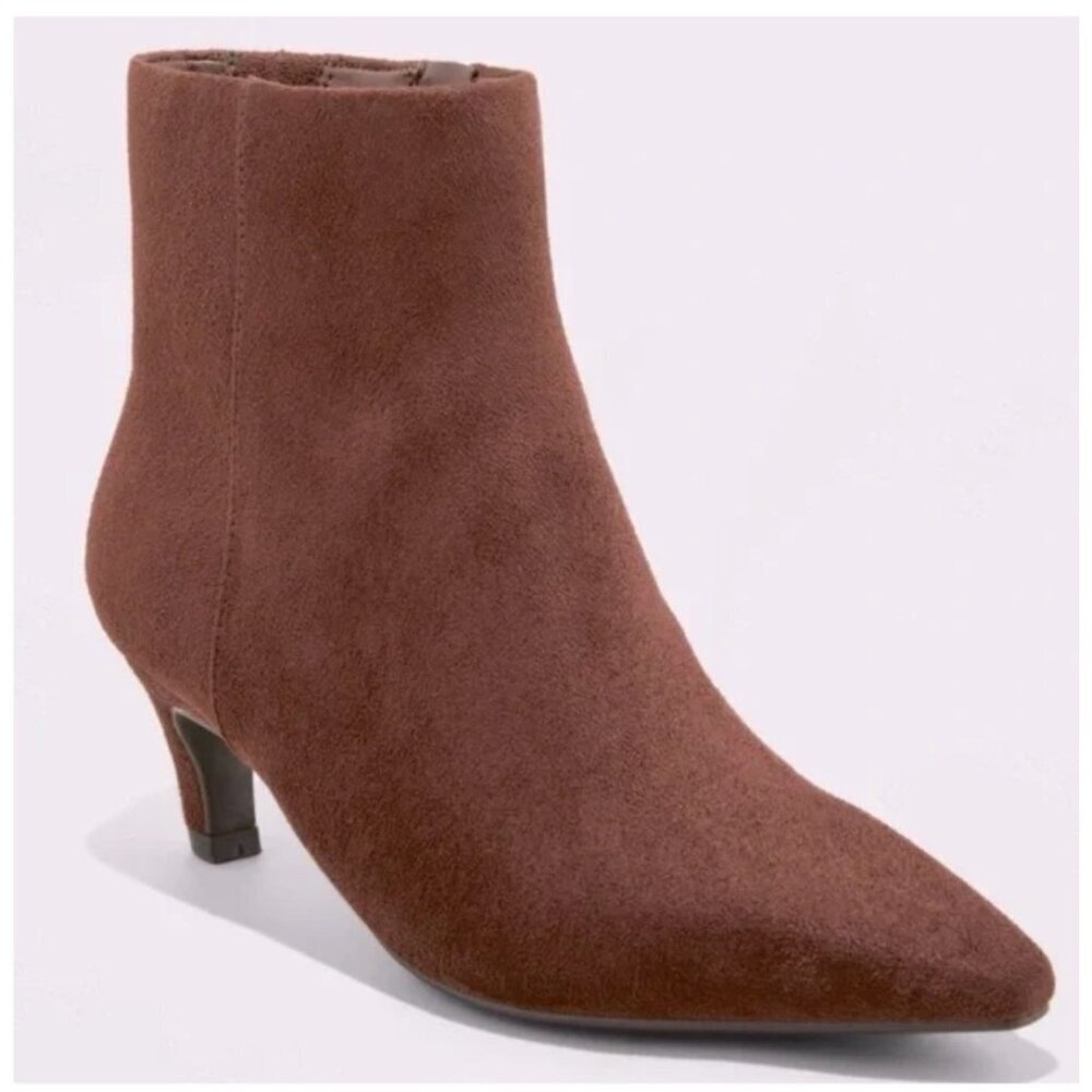 Universal Thread Women’s Taylor Kitten Heel Ankle Boots Dark Brown size 8 NWT